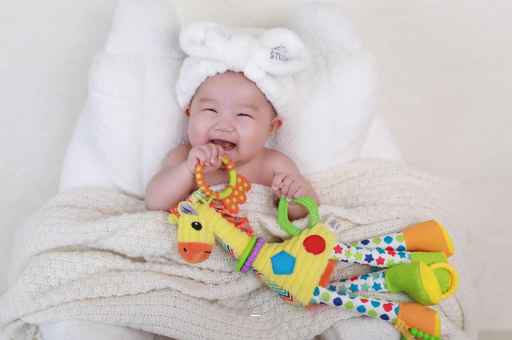 渠县三个月宝宝正确抱姿 渠县三个月宝宝正确抱姿